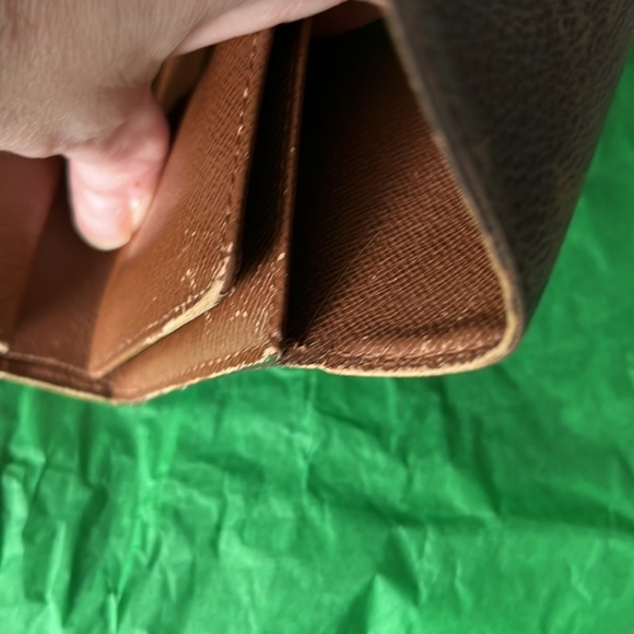 Louis Vuitton hard to find monogram trifold wallet with ID window - Picture 9 of 16